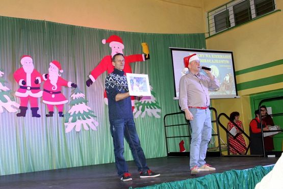  Grafika #25: Kiermasz Mikołajkowy