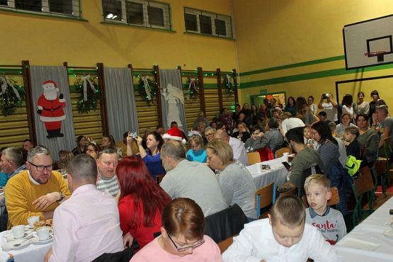  Grafika #34: Kiermasz Mikołajkowy