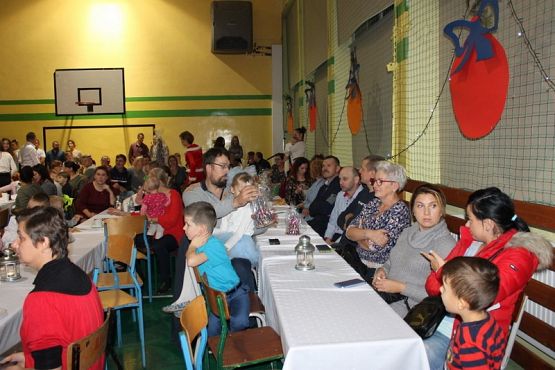  Grafika #32: Kiermasz Mikołajkowy