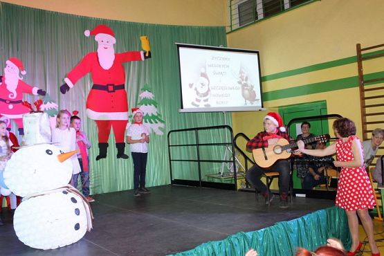  Grafika #36: Kiermasz Mikołajkowy