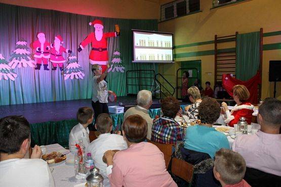  Grafika #56: Kiermasz Mikołajkowy