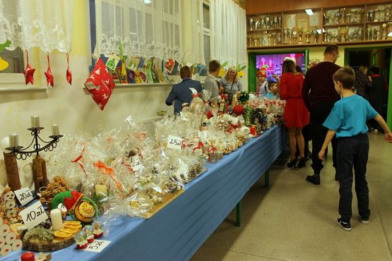  Grafika #17: Kiermasz Mikołajkowy