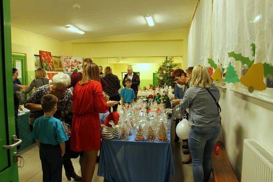  Grafika #1: Kiermasz Mikołajkowy