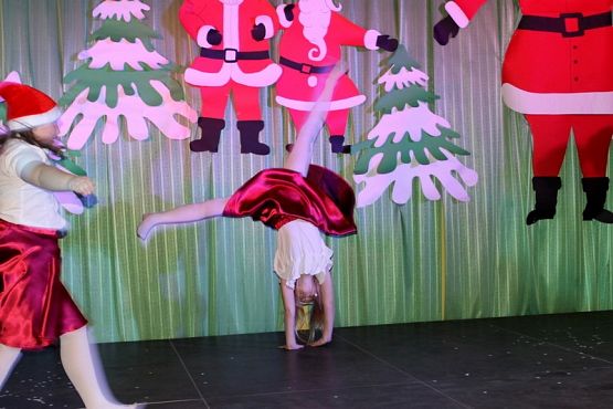  Grafika #68: Kiermasz Mikołajkowy