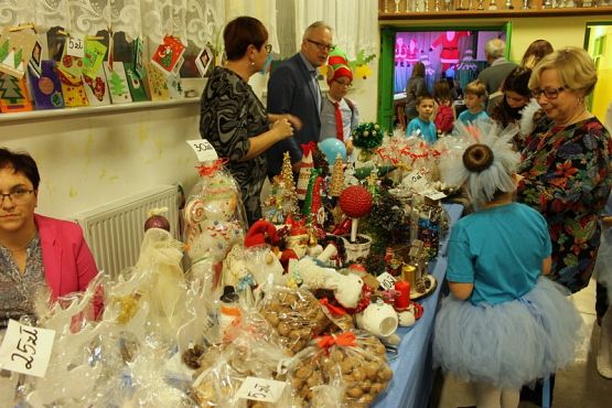  Grafika #12: Kiermasz Mikołajkowy