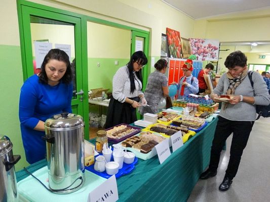  Grafika #83: Kiermasz Mikołajkowy