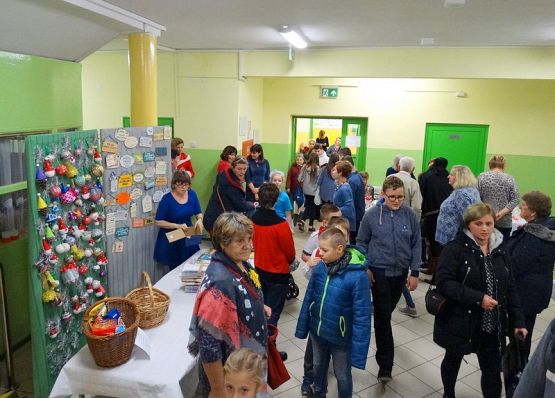  Grafika #80: Kiermasz Mikołajkowy