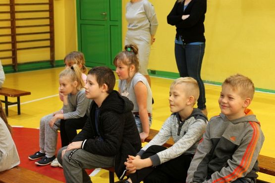  Grafika #1: Jestem przyjacielem ludzi- przedstawienie