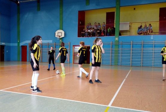  Grafika #2: Halowa Piłka Nożna