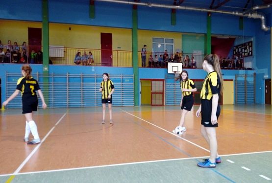  Grafika #3: Halowa Piłka Nożna