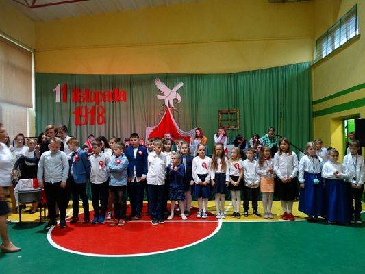  Grafika #75: Apel z okazji Święta Niepodległości