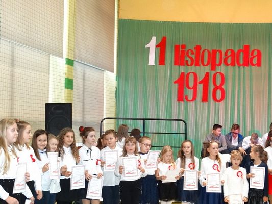  Grafika #25: Apel z okazji Święta Niepodległości