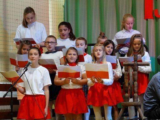  Grafika #13: Apel z okazji Święta Niepodległości