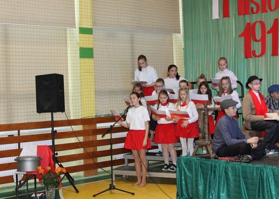  Grafika #28: Apel z okazji Święta Niepodległości