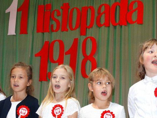  Grafika #38: Apel z okazji Święta Niepodległości