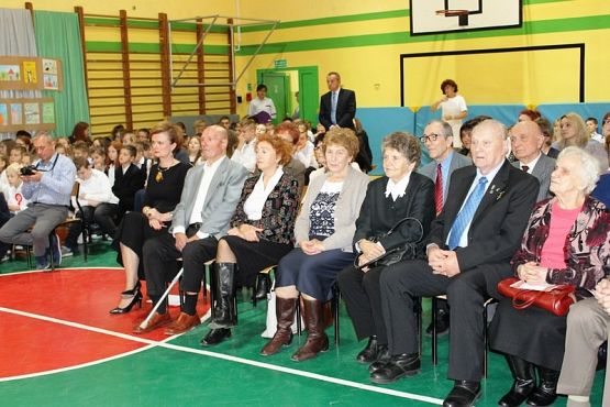  Grafika #30: Apel z okazji Święta Niepodległości