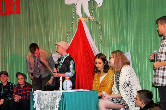  Grafika #44: Apel z okazji Święta Niepodległości