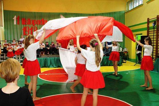  Grafika #7: Apel z okazji Święta Niepodległości