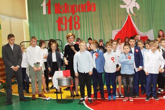  Grafika #47: Apel z okazji Święta Niepodległości