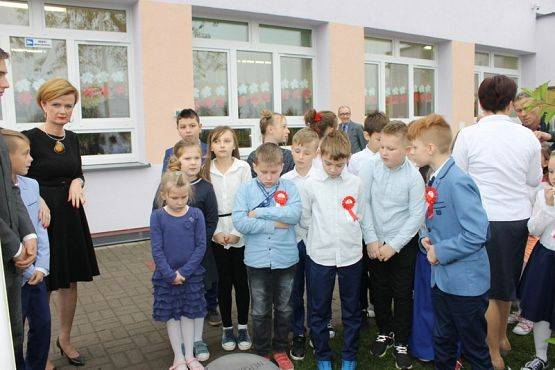  Grafika #48: Apel z okazji Święta Niepodległości