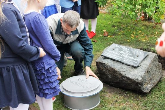  Grafika #49: Apel z okazji Święta Niepodległości