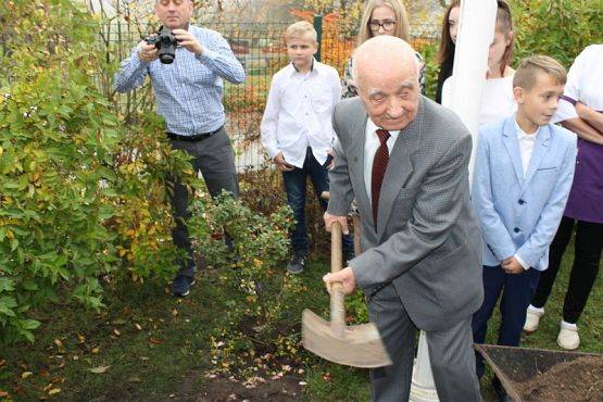  Grafika #52: Apel z okazji Święta Niepodległości