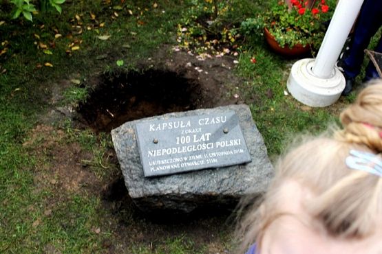  Grafika #8: Apel z okazji Święta Niepodległości