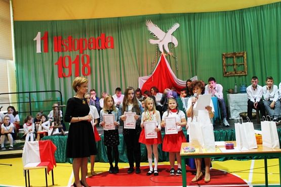  Grafika #74: Apel z okazji Święta Niepodległości