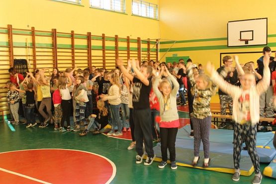  Grafika #16: Koncert polskich pieśni.