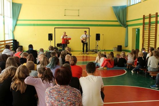  Grafika #6: Koncert polskich pieśni.
