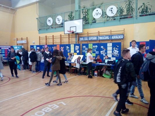  Grafika #3: Targi edukacyjne