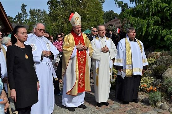  Grafika #1: Uroczystości w Szymbarku