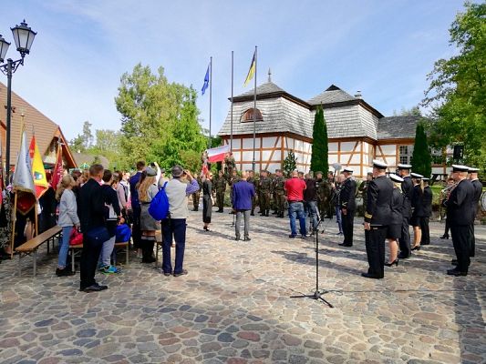  Grafika #13: Uroczystości w Szymbarku