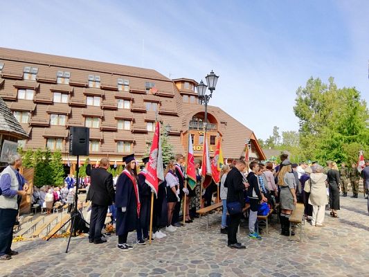  Grafika #17: Uroczystości w Szymbarku