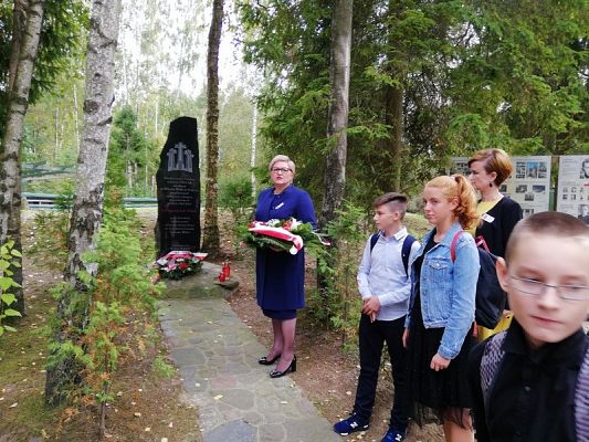  Grafika #14: Uroczystości w Szymbarku