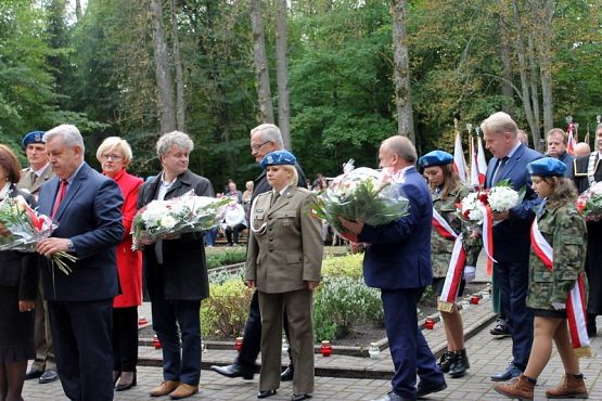  Grafika #1: Uroczystość w Krępie Kaszubskiej