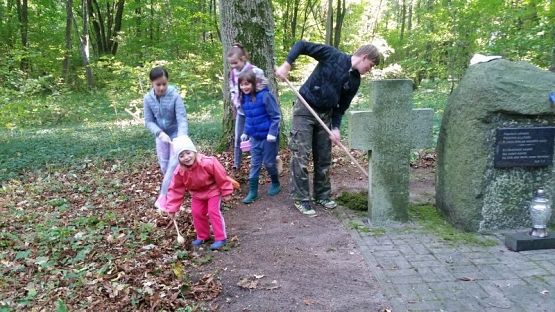  Grafika #4: Porzątkujemy cmentarz