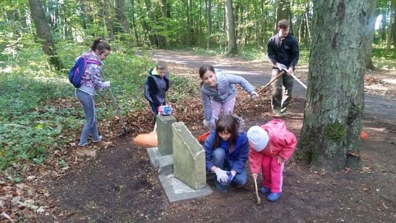  Grafika #1: Porzątkujemy cmentarz