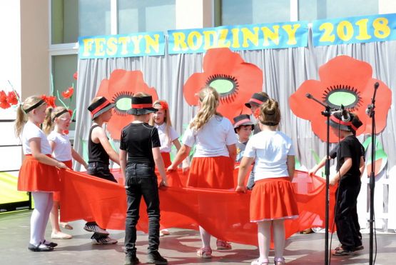  Grafika #16: FESTYN RODZINNY