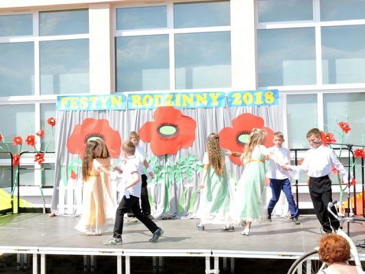  Grafika #27: FESTYN RODZINNY