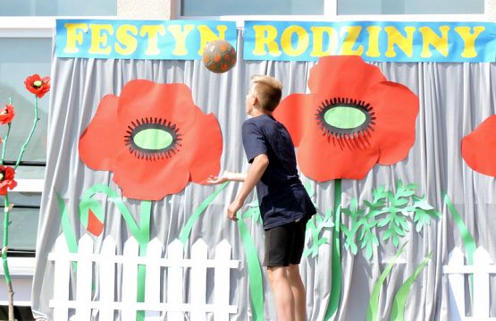  Grafika #49: FESTYN RODZINNY