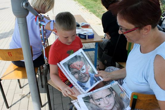  Grafika #69: FESTYN RODZINNY