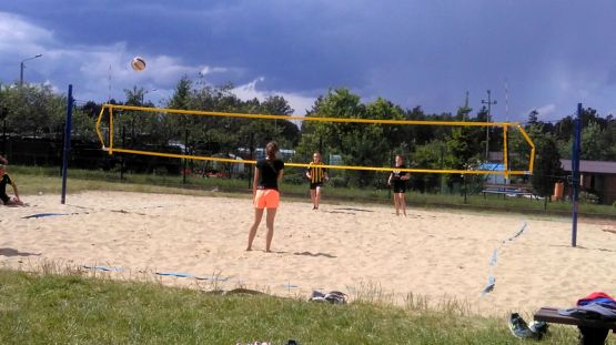  Grafika #2: Piłka plażowa dziewcząt i chłopców