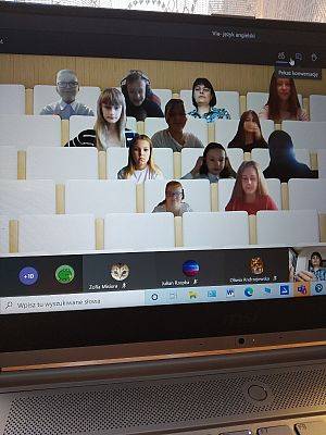 Grafika #16: Uczestniczymy w Akcji Szkoła do hymnu