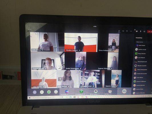 Grafika #17: Uczestniczymy w Akcji Szkoła do hymnu