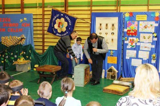 Grafika #13: PSZCZOŁY -IV 2014