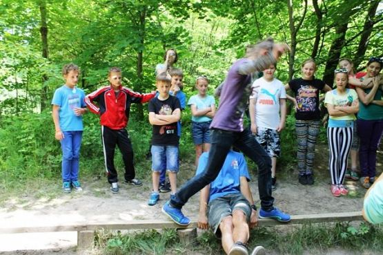 Grafika #8: WYCIECZKA DO PARKU LINOWEGO- ADVENTURE PARK