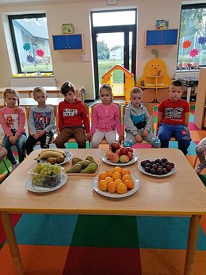  Grafika #0: JESIEŃ W SADZIE