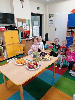  Grafika #44: JESIEŃ W SADZIE