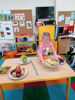  Grafika #1: JESIEŃ W SADZIE